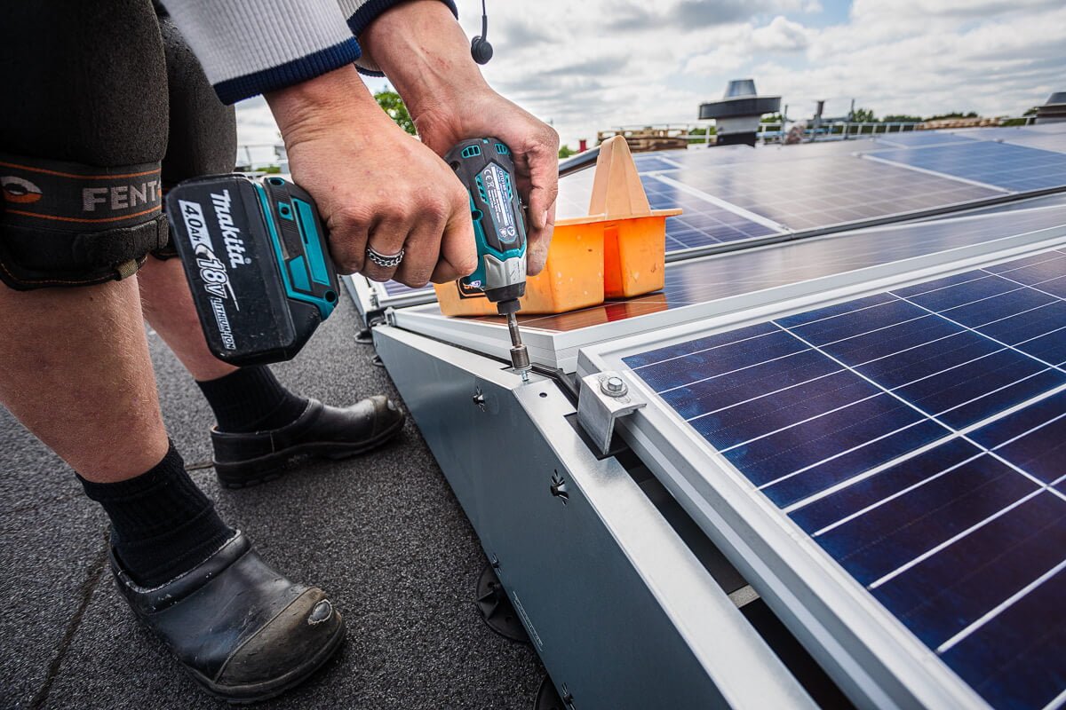 ZONNEPANELEN INSTALLATIE
